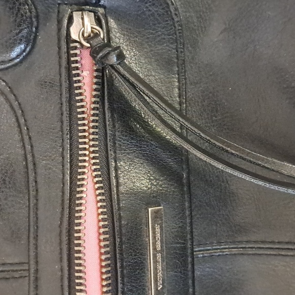 Victoria's Secret vintage black bag with pink lining - Picture 6 of 9